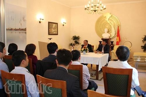 Gespräch in vietnamesischer Botschaft in Deutschland über Präsident Ho Chi Minh - ảnh 1