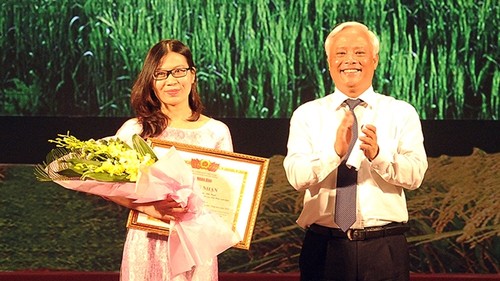 Auszeichnung des Schreibwettbewerbs über Landwirtschaft, Bauern und ländliche Räume - ảnh 1