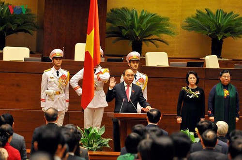 Nguyen Xuan Phuc wird wieder zum Premierminister gewählt - ảnh 1