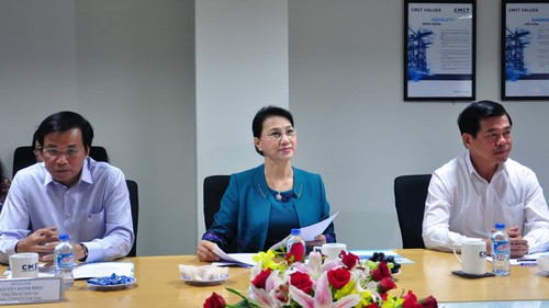 Parlamentspräsidentin tagt mit Leitern der internationalen Häfen Cai Mep-Thi Vai und Ba Ria Serece - ảnh 1