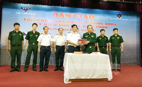 Oberkommando der vietnamesischen Seepolizei überreicht Mehrzweckschiff DN-2000  - ảnh 1