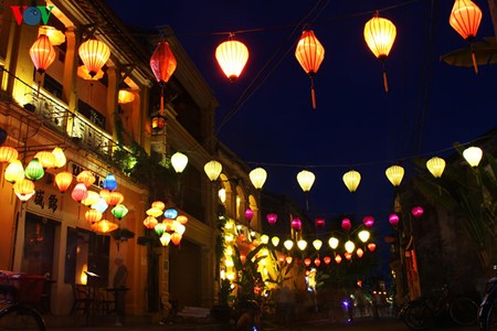 Bescheidene Schönheit der Altstadt Hoi An - ảnh 8