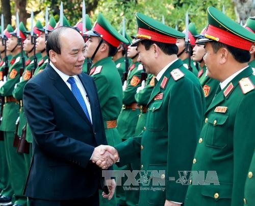 Premierminister Nguyen Xuan Phuc überprüft die Kampfbereitschaft der Division 312 - ảnh 1