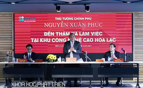 Premierminister Nguyen Xuan Phuc tagt mit Verwaltungsrat der Hochtechnologiezone Hoa Lac - ảnh 1