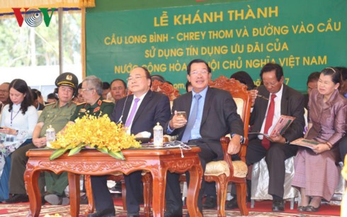 Einweihung der Brücke zwischen Provinzen Vietnams und Kambodschas - ảnh 1