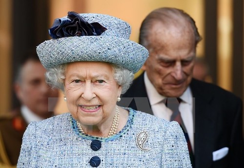 Britische Königin Elizabeth II stellt das Regierungsprogramm im Parlament vor - ảnh 1