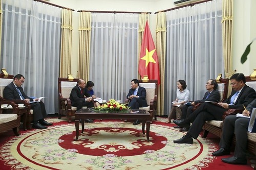 Vizepremierminister Pham Binh Minh empfängt den kasachischen Botschafter in Vietnam - ảnh 1