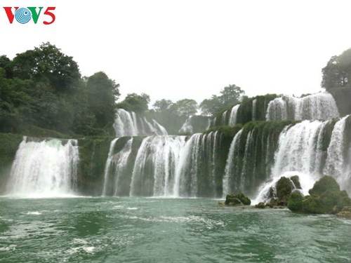 Cao Bang: Eröffnung des Tourismusfests am Wasserfall Ban Gioc - ảnh 1