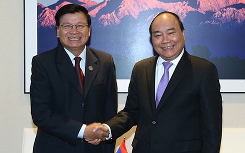  Premierminister Nguyen Xuan Phuc trifft seine Amtskollegen aus Laos und Kambodscha - ảnh 1