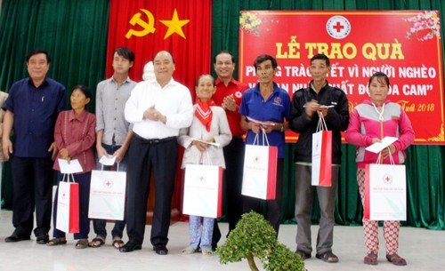 Premierminister Nguyen Xuan Phuc würdigt das Rote Kreuz Vietnams für seine Kampagne - ảnh 1