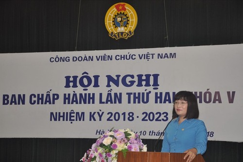 Konferenz des Verwaltungsstabs der Gewerkschaft vietnamesischer Angestellten  - ảnh 1