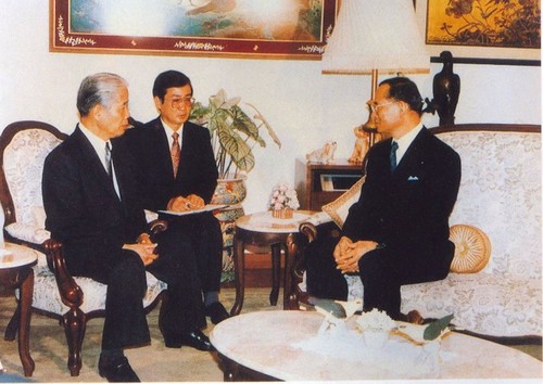 Treffen zwischen dem ehemaligen KPV-Generalsekretär Do Muoi und Spitzenpolitikern weltweit - ảnh 15