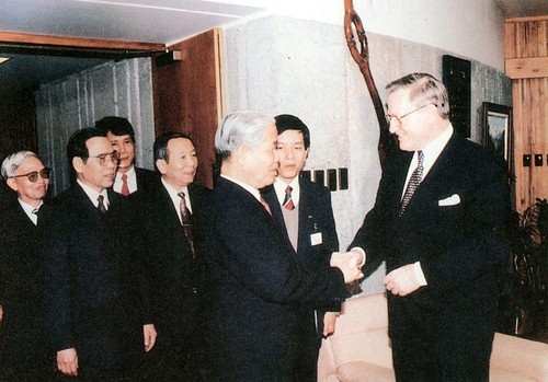Treffen zwischen dem ehemaligen KPV-Generalsekretär Do Muoi und Spitzenpolitikern weltweit - ảnh 19