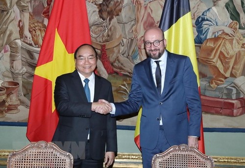 Premierminister Nguyen Xuan Phuc führt Gespräch mit dem belgischen Premierminister  - ảnh 1