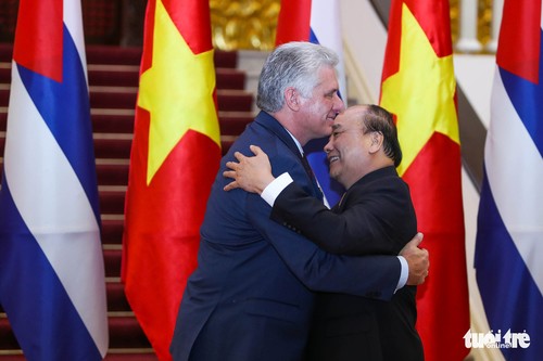 Preminister Nguyen Xuan Phuc trifft den Präsident des Staats- und Ministerrats Kubas - ảnh 1