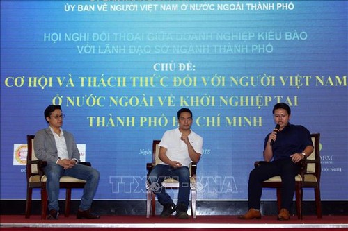 Konferenz zwischen Leitern der Behörden von Ho Chi Minh Stadt mit im Ausland lebenden vietnamesischen Unternehmen - ảnh 1