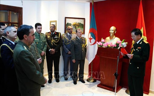 Verbesserung der Freundschaft und Zusammenarbeit der Armeen Vietnams und Algeriens - ảnh 1