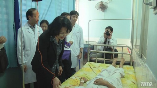 Vizestaatspräsidentin Dang Thi Ngoc Thinh nimmt am Gründungstag des Allgemeinen Krankenhauses der Provinz Tien Giang teil   - ảnh 1