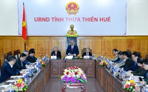 Premierminister: Thua Thien Hue soll auf den Aufbau der grünen Stadt und die Bewahrung von Erben achten - ảnh 1