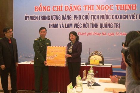 Vizestaatspräsidentin Dang Thi Ngoc Thinh nimmt an Tagung der Provinz Quang Tri teil - ảnh 1