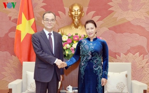 Parlamentspräsidentin Nguyen Thi Kim Ngan empfängt den Leiter der Obersten Staatsanwaltschaft Südkoreas - ảnh 1