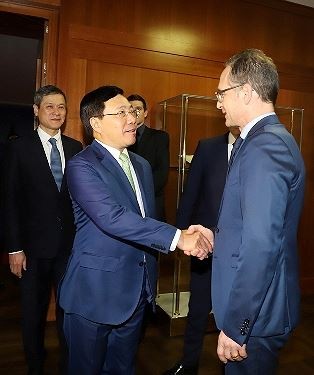 Vizepremierminister und Außenminister Pham Binh Minh trifft den deutschen Außenminister  - ảnh 1
