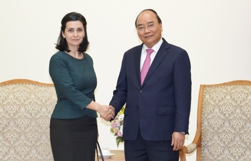 Premierminister Nguyen Xuan Phuc empfängt neue Botschafter aus Bulgarien und Uruguay in Vietnam  - ảnh 1