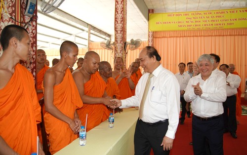 Premierminister Nguyen Xuan Phuc besucht die Buddhismus-Akademie der Khmer - ảnh 1