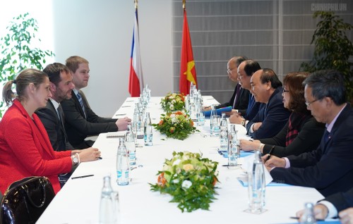 Premierminister Nguyen Xuan Phuc beginnt den Besuch in Tschechien - ảnh 1