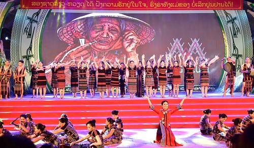 Abschuss des Festtags für Kultur, Sport und Tourismus der Volksgruppen im Grenzgebiet zwischen Vietnam und Laos - ảnh 1