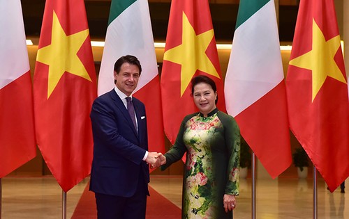 Parlamentspräsidentin Nguyen Thi Kim Ngan trifft den italienischen Premierminister - ảnh 1