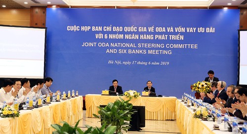 Banken verpflichten sich, weitere Entwicklungshilfe für Vietnam zur Verfügung zu stellen - ảnh 1