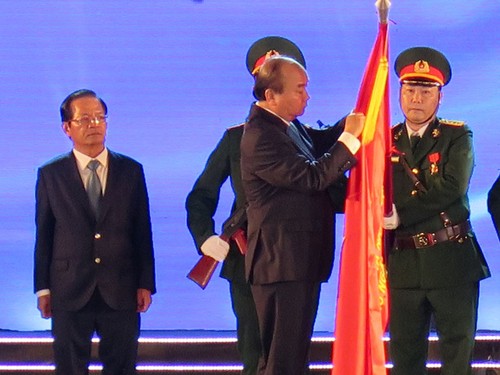 Premierminister Nguyen Xuan Phuc zu Gast bei Feier zum 30. Wiedergründungstag der Provinz Quang Ngai - ảnh 1