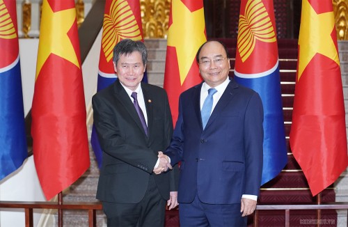 Premierminister Nguyen Xuan Phuc empfängt den ASEAN-Generalsekretär  - ảnh 1