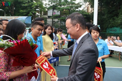 200 Spieler nehmen an Tennis-Turnier der Gewerkschaften für vietnamesische Angestellte teil - ảnh 1