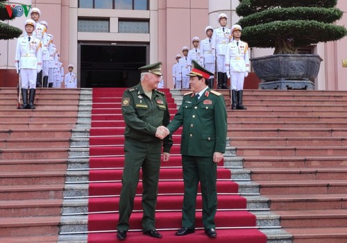 Hochrangige russische Verteidigungsdelegation zu Gast in Vietnam - ảnh 1