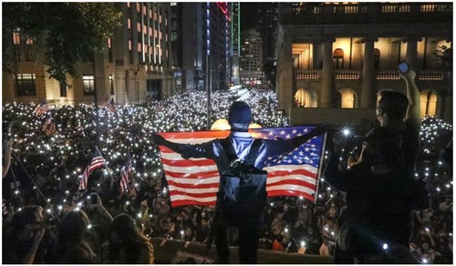 US-Präsident unterzeichnete Gesetzesentwürfe zur Unterstützung der Demonstranten in Hongkong   - ảnh 1