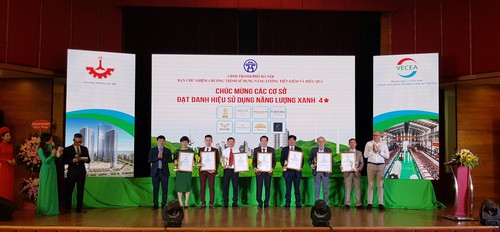 Hanoi ehrt 32 Stätten und Einrichtungen, die grüne Energie benutzen - ảnh 1