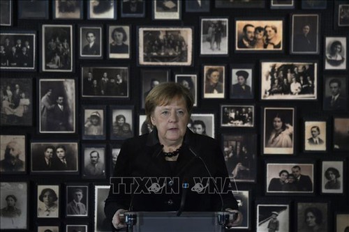 Deutsche Bundeskanzlerin Angela Merkel besucht erstmals Konzentrationslager Auschwitz - ảnh 1