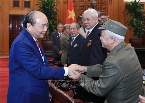 Premierminister Nguyen Xuan Phuc empfängt ehemalige Kriegsgefangenen der Stadt Hai Phong - ảnh 1
