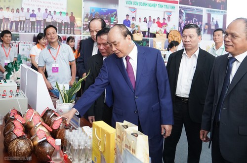 Premierminister Nguyen Xuan Phuc nimmt an Konferenz zur Investitionsförderung in Tra Vinh teil - ảnh 1