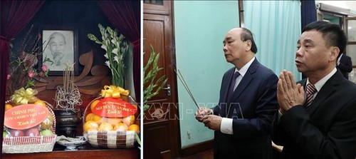 Premierminister Nguyen Xuan Phuc zündet Räucherstäbchen zum Gedenken an Präsident Ho Chi Minh an - ảnh 1