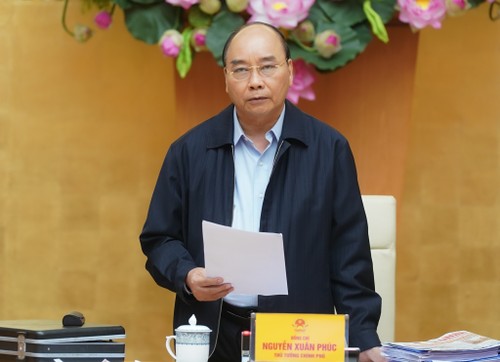 Premierminister Nguyen Xuan Phuc stimmt der Ankündigung der landesweiten Covid-19-Epidemie zu - ảnh 1