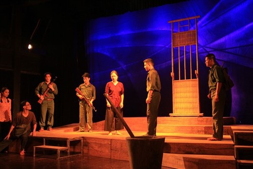  Theaterstück “Die Übrige” auf der Bühne des Opernhauses Hanoi - ảnh 1