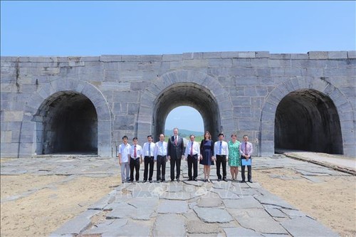 Das Projekt zur Restaurierung des südlichen Tors der Zitadelle der Ho-Dynastie eingeweiht - ảnh 1