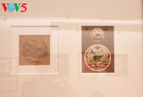 Ausstellung über die Entstehung des vietnamesischen Wappens in Hanoi - ảnh 12