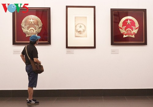 Ausstellung über die Entstehung des vietnamesischen Wappens in Hanoi - ảnh 3