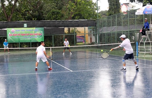Erweitertes Tennis-Turnier des Krankenhauses Trung Vuong 2020 - ảnh 1