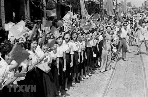 Wertvolle Fotos über den Tag der Befreiung der Hauptstadt am 10. Oktober 1954 - ảnh 12