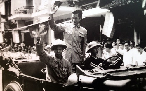 Wertvolle Fotos über den Tag der Befreiung der Hauptstadt am 10. Oktober 1954 - ảnh 1